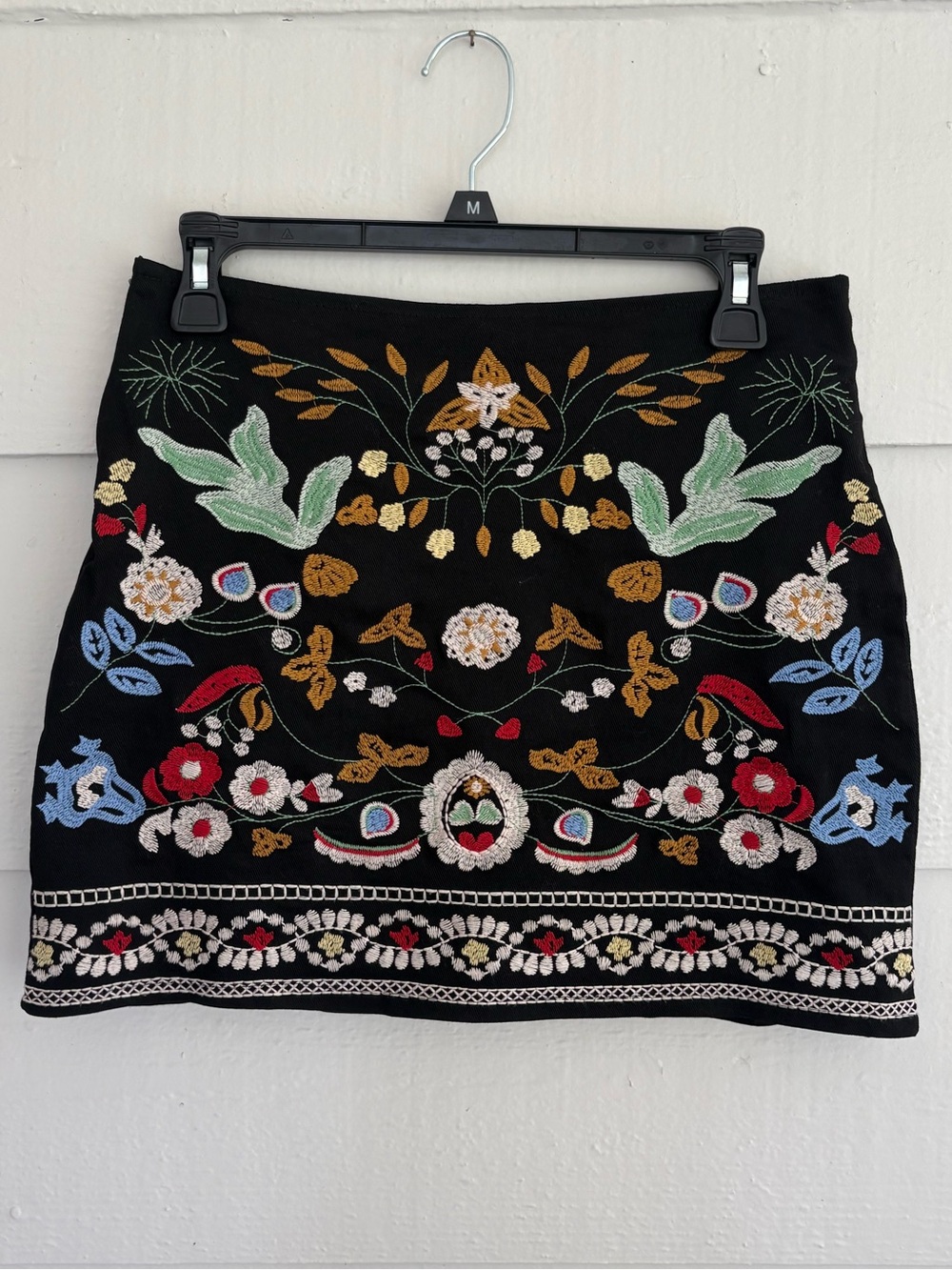 Chic Coral Black Floral Embroidered Mini Skirt Women’s Medium Boho Folk Y2K